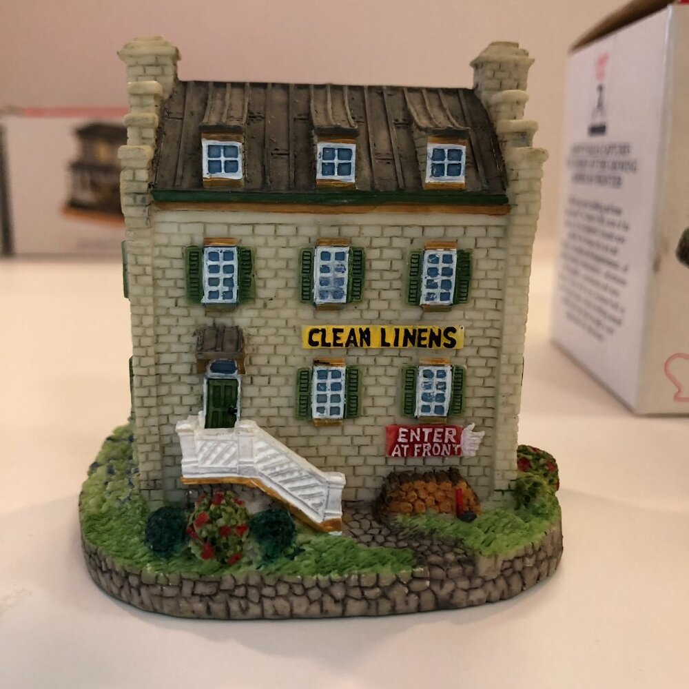 The Sinclair Hotel 1999 Liberty Falls Collection AH179 with Original Box - Picture 4 of 16